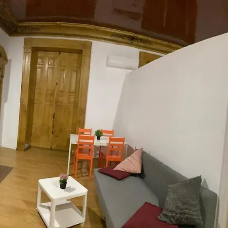 Guest house Opera Roost