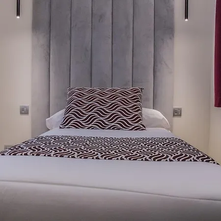 Juliette-gran Via Hostel *