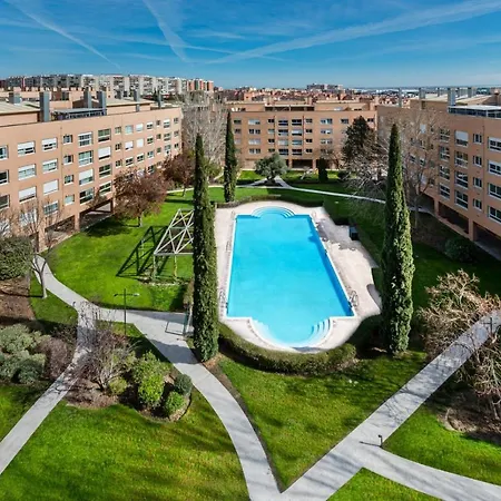 Castanos Design In Conde Orgaz Apartment
