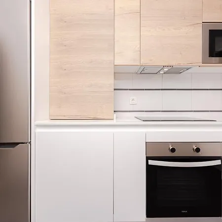 Huertas - Modern In Conde Orgaz Madrid