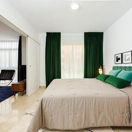 Huertas - Modern In Conde Orgaz Apartment