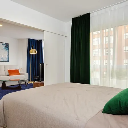 Huertas - Modern In Conde Orgaz Madrid