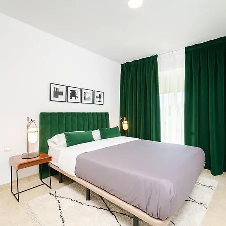 Huertas - Modern In Conde Orgaz Apartment