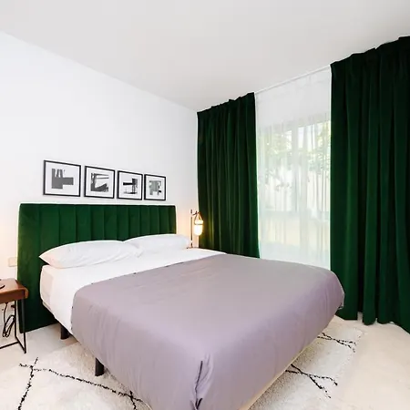 Castanos Design In Conde Orgaz Apartment *