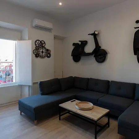Plaza Mayor Groups By Monaro***** * Madrid