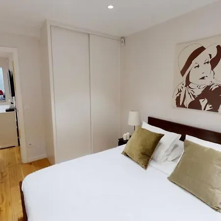 Edsam Brown Apartment Madrid