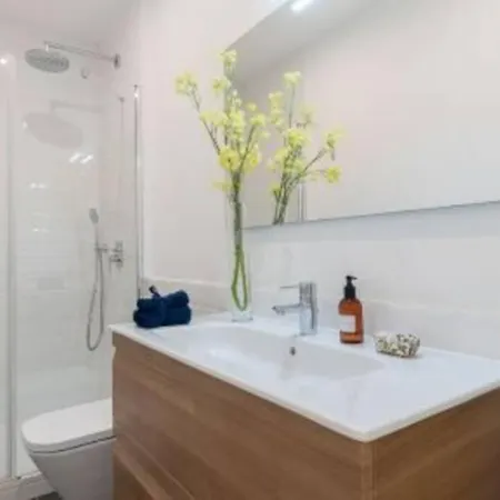 Center 2 Bedrooms Quiet Apartment *