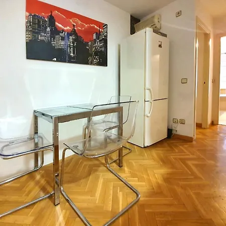 Gran Via -chueca Parking Tph Bed & Breakfast
