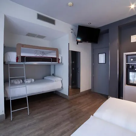 Hotell Petit Palace Plaza Espana 4*