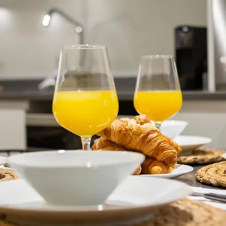 Dobohomes - Clara Del Rey Apartment