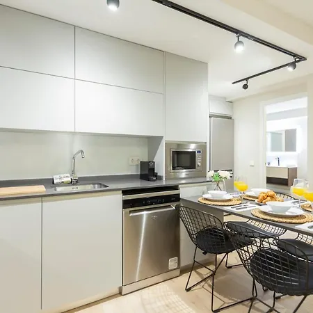Dobohomes - Clara Del Rey Apartment *
