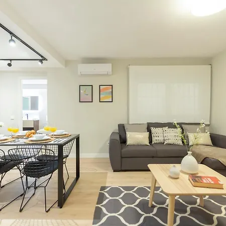 Dobohomes - Clara Del Rey Apartment *