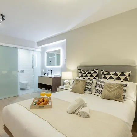 Dobohomes - Clara Del Rey Apartment