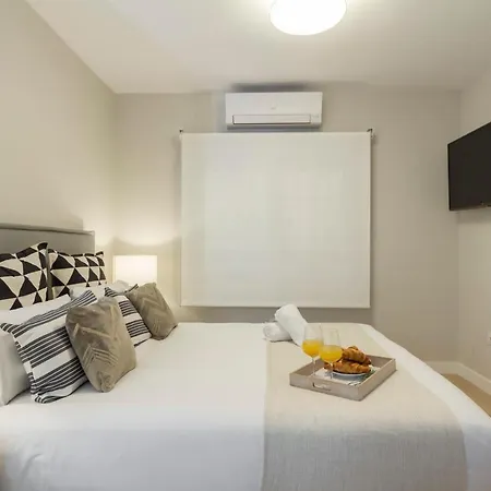 Dobohomes - Clara Del Rey *