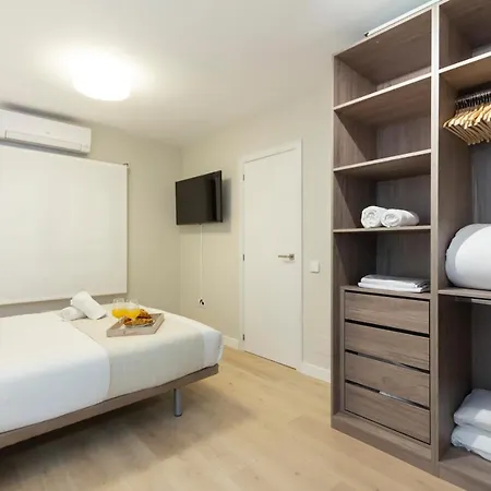 Dobohomes - Clara Del Rey Apartment *