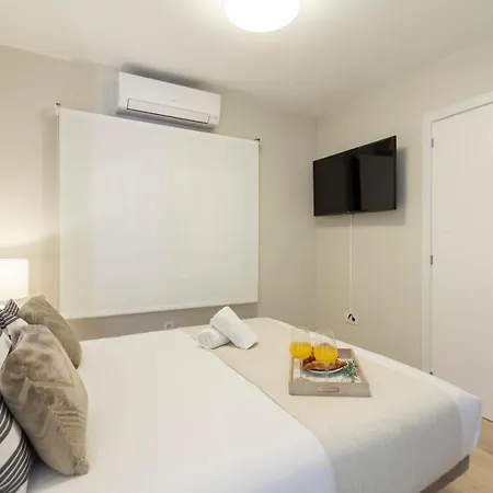 Dobohomes - Clara Del Rey Apartment *