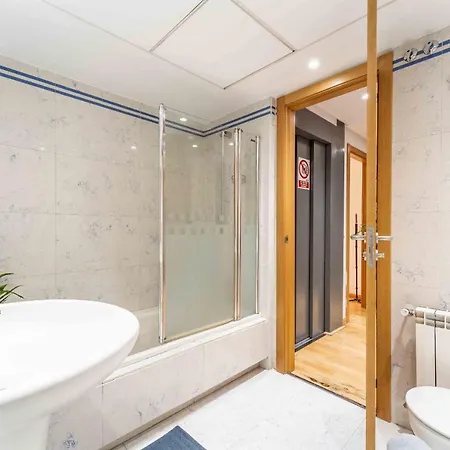 Super Deluxe With Free Parking Center Apartment