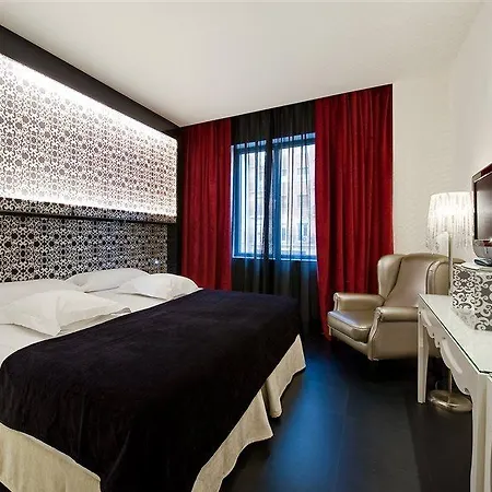 Vincci Via - 66 Hotel