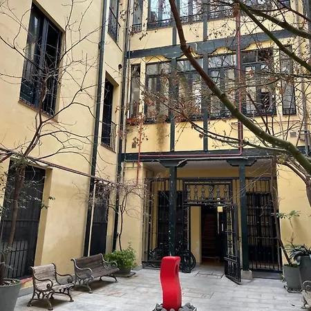 Estudio En Fuencarral Granvia Madrid