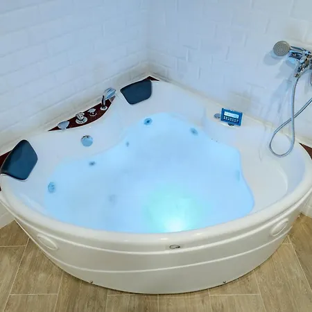 El Triangulo Del Arte - Jacuzzi
