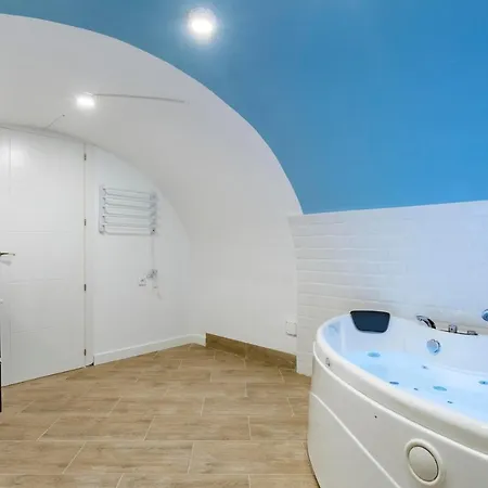 El Triangulo Del Arte - Jacuzzi * Madrid