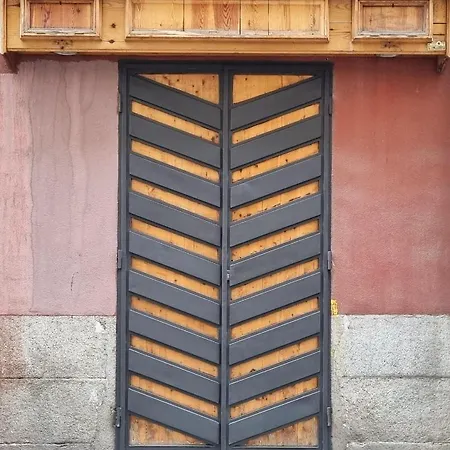 Metropolitan Apartment *