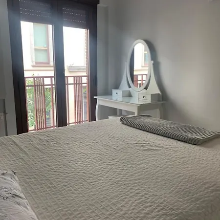 Apartment Deluxe, 4 Habitaciones, Parking Madrid