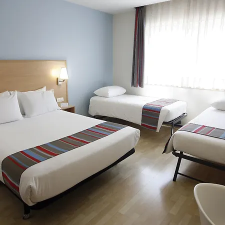 Travelodge Metropolitano *