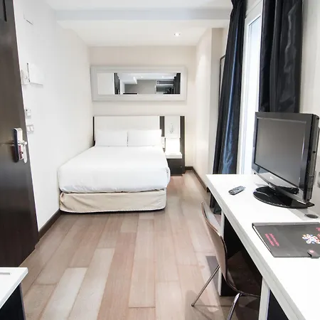 Отель Petit Palace Arenal 3*