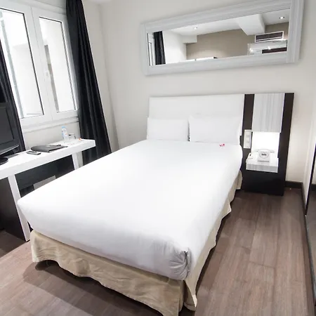 Отель Petit Palace Arenal