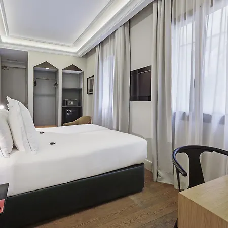 One Shot Recoletos Hotel