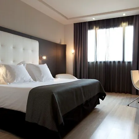 Hotel Maydrit Airport 4*