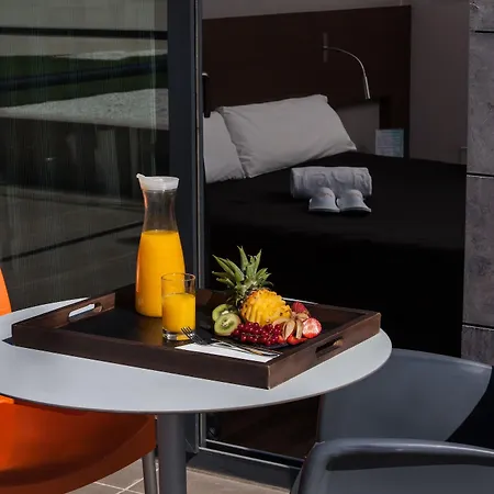 Tach Airport Hotell Madrid