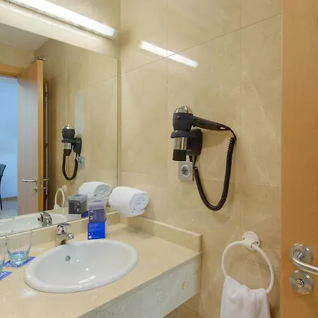 Aparthotel Airport Suites, Affiliated By Melia Madrid