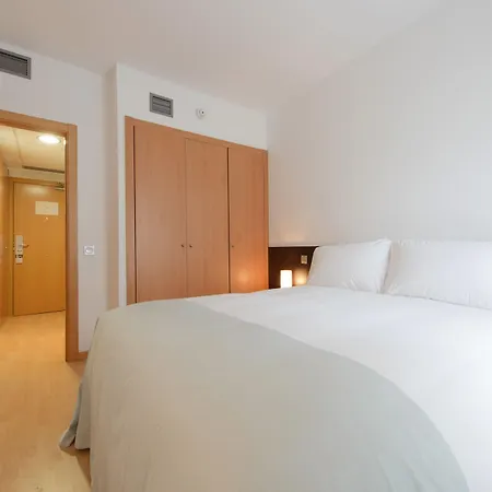 Aparthotel Airport Suites, Affiliated By Melia 2*