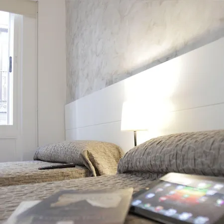 Hostel Far Gran Via *