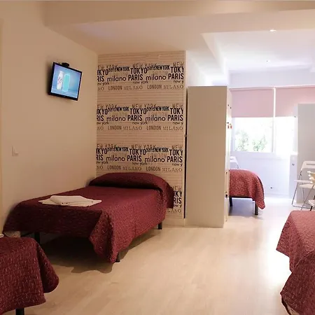 Far Gran Via Hostel *