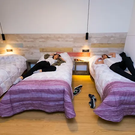 Far Bernabeu Hostel