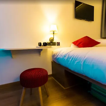 Far Bernabeu Hostal Madrid