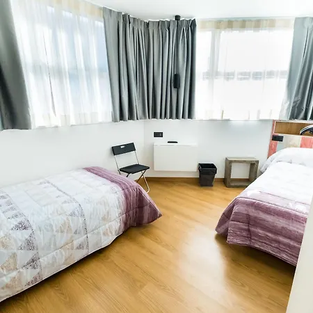 Hostel Far Bernabeu Madrid