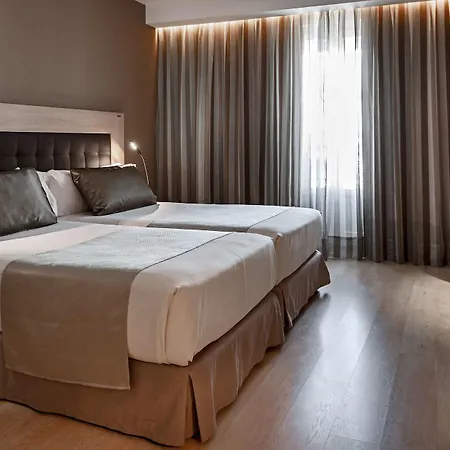 Catalonia Plaza Mayor 4*