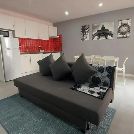 Homely Apartament Apartment