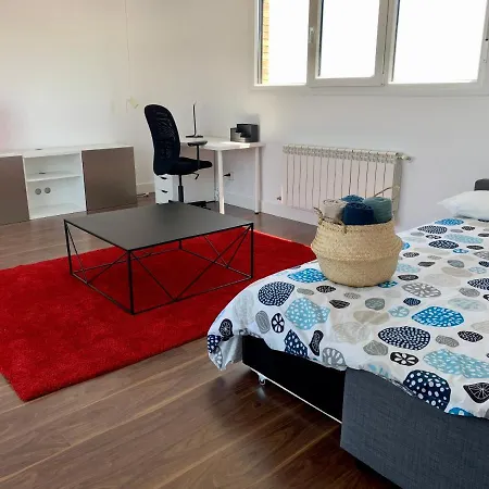 Agradable Con Piscina Privada Cerca De Madrid Сasa de vacaciones