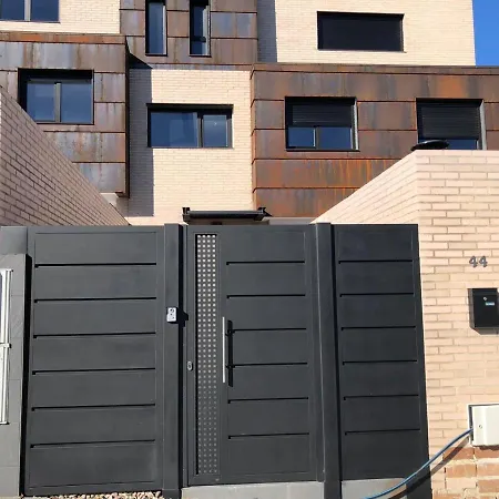 Agradable Con Piscina Privada Cerca De Madrid Сasa de vacaciones