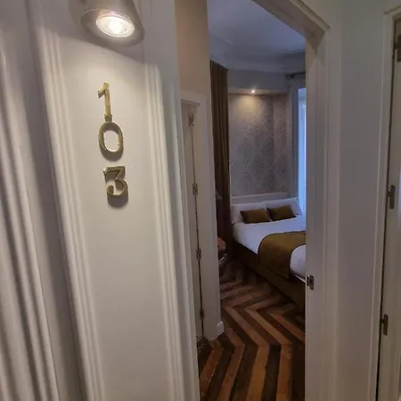 Le Petit Palue- Flora Guest house