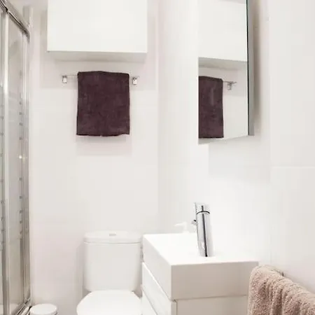 City Center Trendy & Charming Private *