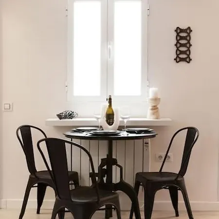City Center Trendy & Charming Private Apartment