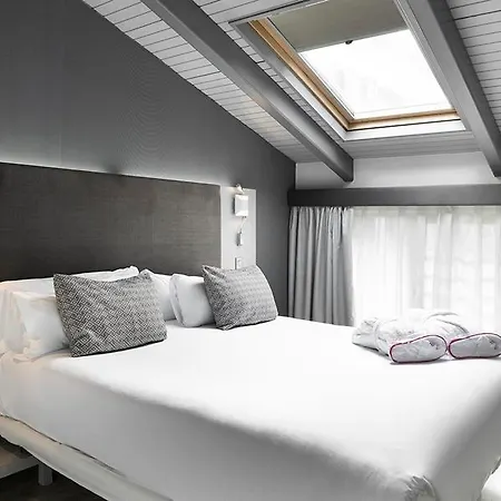 Hotell Petit Palace Plaza Espana 4*