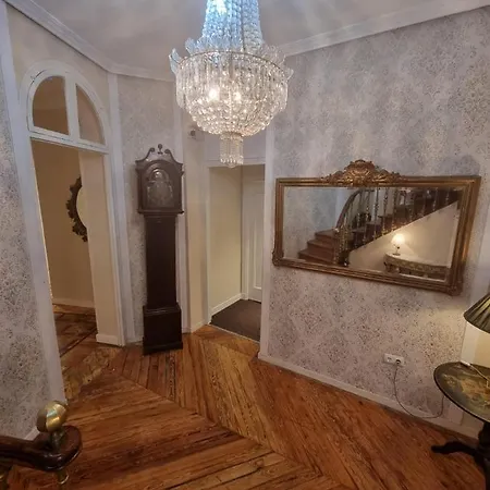 Guest house Le Petit Palue- Flora Madrid
