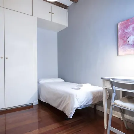 Apartment Mit House Galileo Ii En Madrid
